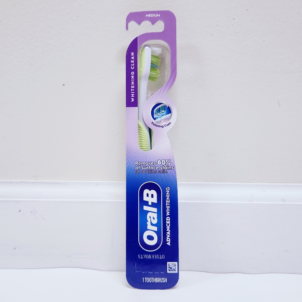 🍭7/$15 Oral-B Advanced Whitening Toothbrush Medium